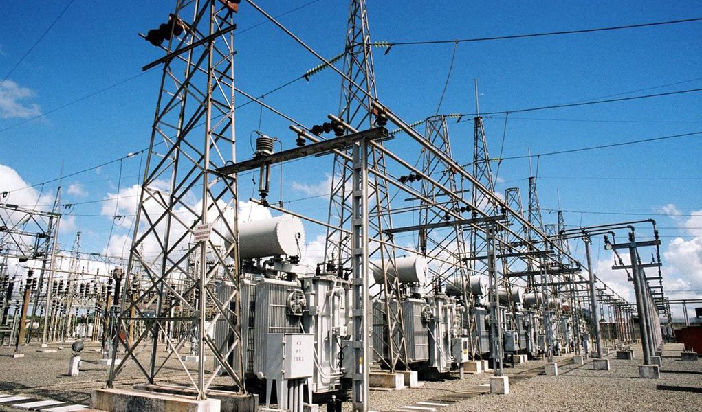 Após se reunir para avaliar as condições de suprimento de energia no país, o Comitê de Monitoramento do Setor Elétrico divulgou comunicado nesta quarta (12) no qual informa que a não ser que ocorra uma série de vazões piores do que as já registradas, evento considerado de "baixa probabilidade", não são visualizadas dificuldades no suprimento de energia no país, em 2014; em comunicado anterior, divulgado em fevereiro, o termo usado pelo grupo foi "baixíssima probabilidade" (Foto: Valter Lima) Após se reunir para avaliar as condições de suprimento de energia no país, o Comitê de Monitoramento do Setor Elétrico divulgou comunicado nesta quarta (12) no qual informa que a não ser que ocorra uma série de vazões piores do que as já registradas, evento considerado de "baixa probabilidade", não são visualizadas dificuldades no suprimento de energia no país, em 2014; em comunicado anterior, divulgado em fevereiro, o termo usado pelo grupo foi "baixíssima probabilidade"