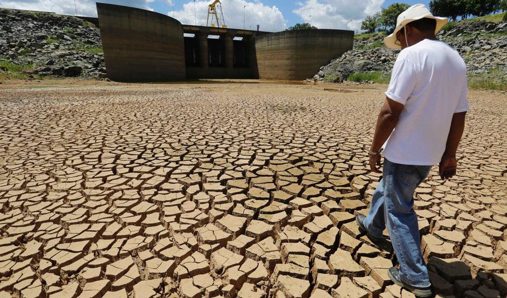 Previsão do tempo aponta chuvas significativas na cabeceira do Sistema Cantareira, no sul de Minas Gerais; reservatórios chegaram hoje a mais baixa histórica, de 16% da capacidade, menor nível registrado nos 39 anos de operação do sistema (Foto: Gisele Federicce) Previsão do tempo aponta chuvas significativas na cabeceira do Sistema Cantareira, no sul de Minas Gerais; reservatórios chegaram hoje a mais baixa histórica, de 16% da capacidade, menor nível registrado nos 39 anos de operação do sistema