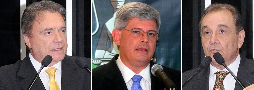 Senadores Álvaro Dias (PSDB-PR) e José Agripino Maia (DEM-RN) disseram não ver problema para aprovação do nome em sabatina no Senado. Eles elogiaram a presidente por respeitar a “hierarquia das preferências” ao escolher o primeiro colocado na votação interna do Ministério Público Federal (Foto: Roberta Namour) Senadores Álvaro Dias (PSDB-PR) e José Agripino Maia (DEM-RN) disseram não ver problema para aprovação do nome em sabatina no Senado. Eles elogiaram a presidente por respeitar a “hierarquia das preferências” ao escolher o primeiro colocado na votação interna do Ministério Público Federal