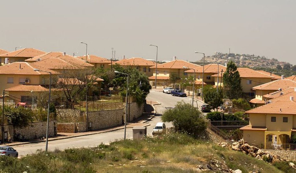 Palestinos afirmam que qualquer expansão dos assentamentos israelenses em terras que são reivindicadas por eles para a formação de um Estado afetaria as negociações de paz mediadas pelos EUA, que foram retomadas em julho após três anos e meio interrompidas (Foto: Roberta Namour) Palestinos afirmam que qualquer expansão dos assentamentos israelenses em terras que são reivindicadas por eles para a formação de um Estado afetaria as negociações de paz mediadas pelos EUA, que foram retomadas em julho após três anos e meio interrompidas