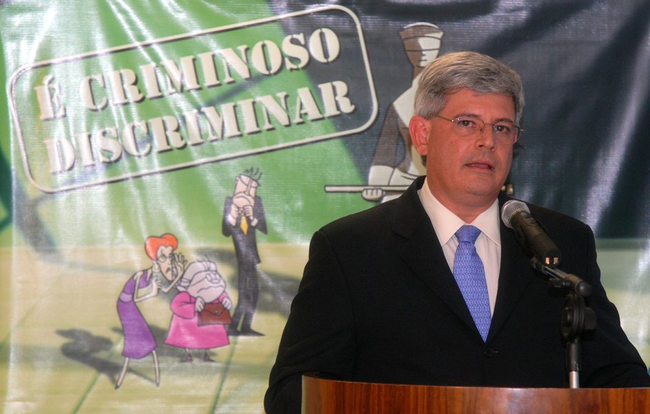 O Palácio do Planalto acaba de confirmar Rodrigo Janot como o novo procurador-geral da República; ele substitui o polêmico Roberto Gurgel e irá acompanhar a fase dos embargos na Ação Penal 470; leia ainda sua mais recente entrevista, em que ele criticou a PEC 37 e defendeu o uso de equipamentos de interceptação telefônica pelo Ministério Público (Foto: Leonardo Attuch) O Palácio do Planalto acaba de confirmar Rodrigo Janot como o novo procurador-geral da República; ele substitui o polêmico Roberto Gurgel e irá acompanhar a fase dos embargos na Ação Penal 470; leia ainda sua mais recente entrevista, em que ele criticou a PEC 37 e defendeu o uso de equipamentos de interceptação telefônica pelo Ministério Público