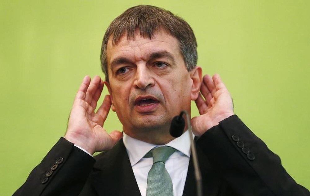 Jérôme Champagne durante coletiva de imprensa em Londres. A Fifa tem mais opções além de uma nova votação para decidir a nova sede da Copa do Mundo de 2022 se ficarem provadas as alegações de corrupção na campanha vitoriosa do Catar para sediar (Foto: Gisele Federicce) Jérôme Champagne durante coletiva de imprensa em Londres. A Fifa tem mais opções além de uma nova votação para decidir a nova sede da Copa do Mundo de 2022 se ficarem provadas as alegações de corrupção na campanha vitoriosa do Catar para sediar
