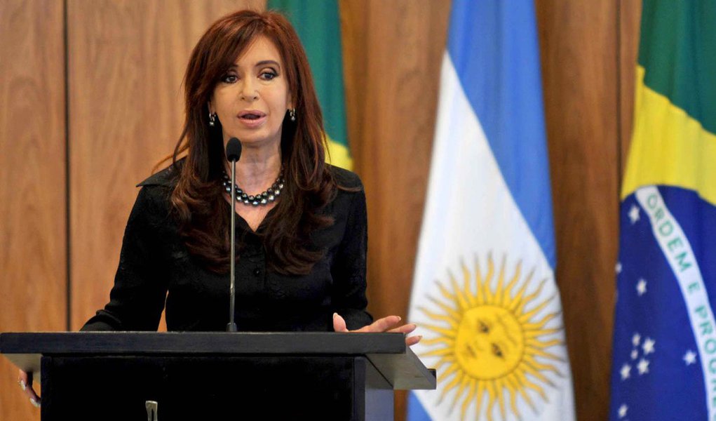Agência de classificação de risco cortou o rating do país de Cristina Kirchner para um grau especulativo ainda baixo nesta segunda-feira, e disse que a forte queda das reservas internacionais do banco central elevam as preocupações com a capacidade de honrar sua dívida externa (Foto: Roberta Namour) Agência de classificação de risco cortou o rating do país de Cristina Kirchner para um grau especulativo ainda baixo nesta segunda-feira, e disse que a forte queda das reservas internacionais do banco central elevam as preocupações com a capacidade de honrar sua dívida externa