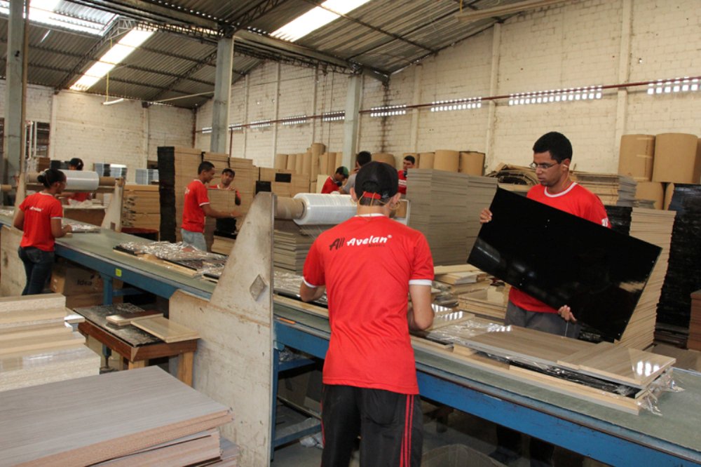 Novos empreendimentos serão instalados nos municípios de Estância, Laranjeiras e Nossa Senhora do Socorro, e produzirão móveis, massa de concreto e argamassa, estrutura pré-moldada, conduítes, confecções e quentinhas; serão cerca de R$ 26,3 milhões de investimentos, que irão gerar 331 novos empregos; novas empresas tiveram seus projetos aprovados durante a reunião do Conselho de Desenvolvimento Industrial (CDI) realizado na Secretaria do Desenvolvimento Econômico e da Ciência e Tecnologia, nesta quinta (29) (Foto: Valter Lima) Novos empreendimentos serão instalados nos municípios de Estância, Laranjeiras e Nossa Senhora do Socorro, e produzirão móveis, massa de concreto e argamassa, estrutura pré-moldada, conduítes, confecções e quentinhas; serão cerca de R$ 26,3 milhões de investimentos, que irão gerar 331 novos empregos; novas empresas tiveram seus projetos aprovados durante a reunião do Conselho de Desenvolvimento Industrial (CDI) realizado na Secretaria do Desenvolvimento Econômico e da Ciência e Tecnologia, nesta quinta (29)