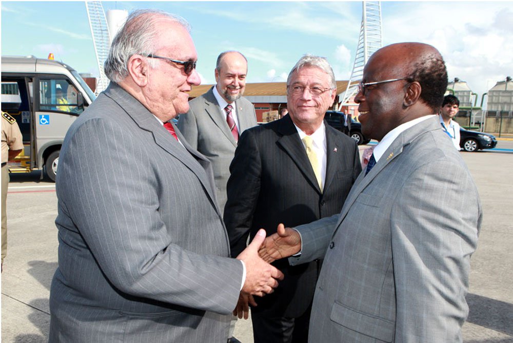 O presidente do Supremo Tribunal Federal (STF), ministro Joaquim Barbosa, desembarcou em Maceió na tarde desta segunda-feira (14). Ele deve visitar nesta terça o Núcleo de Ressocialização. A ida ao sistema prisional seria uma inspeção 'de rotina' (Foto: Voney Malta) O presidente do Supremo Tribunal Federal (STF), ministro Joaquim Barbosa, desembarcou em Maceió na tarde desta segunda-feira (14). Ele deve visitar nesta terça o Núcleo de Ressocialização. A ida ao sistema prisional seria uma inspeção 'de rotina'