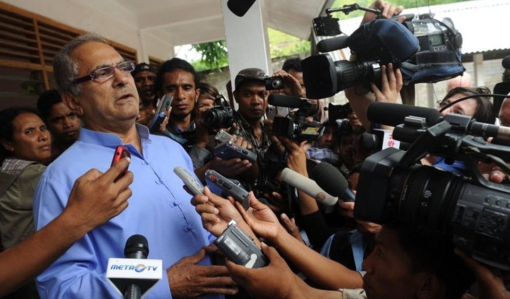 Ex-presidente do Timor Leste, Jose Ramos-Horta, diz em carta aberta que países pobres "muito ou tudo investiram" para participar da Copa; "Só um mês!", pede; ele lembra ainda que apoiou a candidatura do Brasil para ser sede do evento, e que agora vê o país "que todos admiramos tombar de repente de um efêmero pedestal internacional para ocupar manchetes (...) com reportagens dramaticamente negativas" (Foto: Roberta Namour) Ex-presidente do Timor Leste, Jose Ramos-Horta, diz em carta aberta que países pobres "muito ou tudo investiram" para participar da Copa; "Só um mês!", pede; ele lembra ainda que apoiou a candidatura do Brasil para ser sede do evento, e que agora vê o país "que todos admiramos tombar de repente de um efêmero pedestal internacional para ocupar manchetes (...) com reportagens dramaticamente negativas"