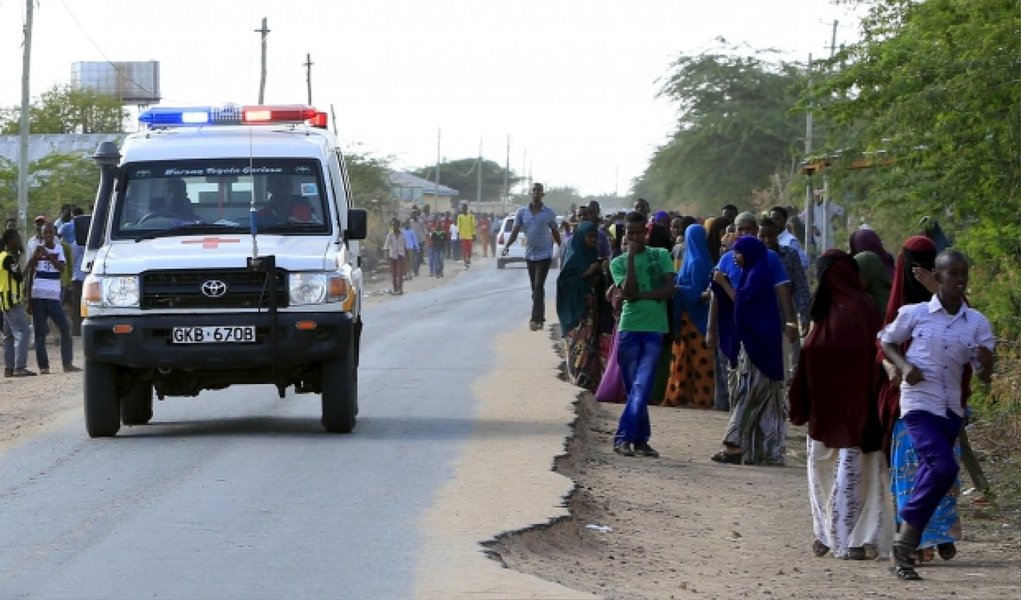 O Centro Nacional de Gestão de Catástrofes, do governo do Quênia, atualizou para 147 o número de mortos no atentado de hoje (2) na Universidade de Garissa, no Leste do Quênia; segundo o centro, a maioria das vítimas é estudante; grupo extremista islâmico somali Shebab reivindicou a autoria do ataque
(Foto: Paulo Emílio) O Centro Nacional de Gestão de Catástrofes, do governo do Quênia, atualizou para 147 o número de mortos no atentado de hoje (2) na Universidade de Garissa, no Leste do Quênia; segundo o centro, a maioria das vítimas é estudante; grupo extremista islâmico somali Shebab reivindicou a autoria do ataque
