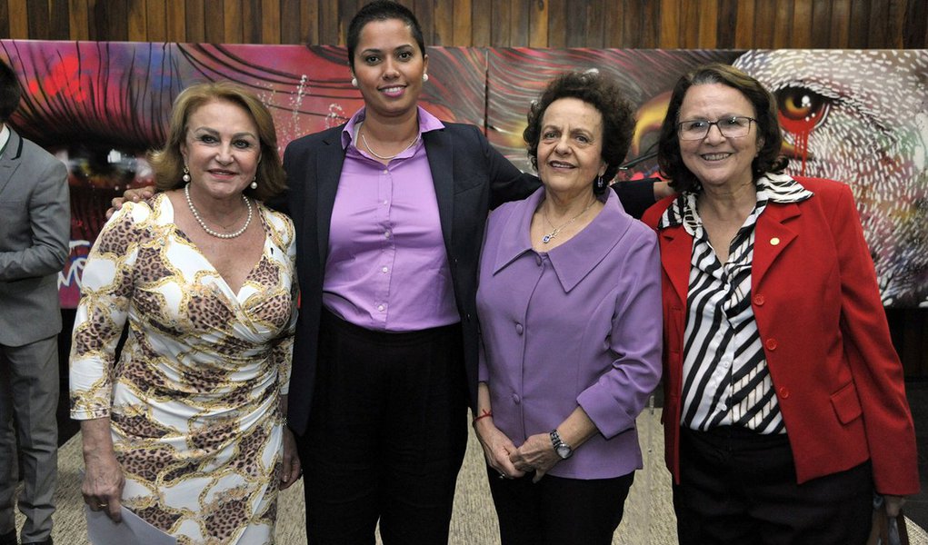 A presidente da Comissão de Relações Exteriores e de Defesa Nacional, deputada Jô Moraes (PCdoB-MG), ressaltou a importância de as mulheres valorizarem a participação feminina na política; ela foi uma das palestrantes do 1º Seminário Nacional de Inclusão da Mulher na Política e Igualdade de Gênero, organizado pela Coordenadoria da Mulher da Confederação Nacional dos Trabalhadores do Comércio (CNTC); "As mulheres precisam acreditar nas mulheres", disse a parlamentar (Foto: Leonardo Lucena) A presidente da Comissão de Relações Exteriores e de Defesa Nacional, deputada Jô Moraes (PCdoB-MG), ressaltou a importância de as mulheres valorizarem a participação feminina na política; ela foi uma das palestrantes do 1º Seminário Nacional de Inclusão da Mulher na Política e Igualdade de Gênero, organizado pela Coordenadoria da Mulher da Confederação Nacional dos Trabalhadores do Comércio (CNTC); "As mulheres precisam acreditar nas mulheres", disse a parlamentar