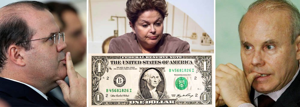 Para conter a alta do dólar, Banco Central oferece US$ 1 bilhão em leilões ao mercado ao preço de R$ 2, 3992 cada um; tática divulgada antecipadamente é aplicada e, para desespero dos pessimistas, funciona e derruba pelo segundo dia consecutivo a cotação da moeda americana, que fechou a R$ 2,368; a cada dia, governo vai oferecer US$ 500 milhões das reservas internacionais, com contrato de recompra; às sextas, o dobro; Alexandre Tombini e Guido Mantega se reuniram com presidente Dilma para definir procedimento de guerra (Foto: Marco Damiani) Para conter a alta do dólar, Banco Central oferece US$ 1 bilhão em leilões ao mercado ao preço de R$ 2, 3992 cada um; tática divulgada antecipadamente é aplicada e, para desespero dos pessimistas, funciona e derruba pelo segundo dia consecutivo a cotação da moeda americana, que fechou a R$ 2,368; a cada dia, governo vai oferecer US$ 500 milhões das reservas internacionais, com contrato de recompra; às sextas, o dobro; Alexandre Tombini e Guido Mantega se reuniram com presidente Dilma para definir procedimento de guerra