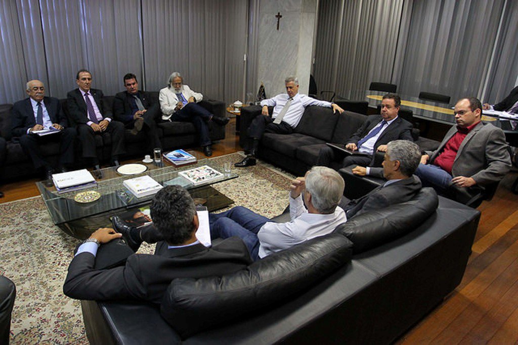 A implementação do parque tecnológico foi tema de reunião no Palácio do Buriti entre o governador do DF, Rodrigo Rollemberg, o presidente da Empresa Brasileira de Pesquisa Agropecuária (Embrapa), Maurício Antônio Lopes, e secretários de Estado. Rollemberg convidou a Embrapa para ser a empresa âncora na criação do complexo tecnológico; um grupo de trabalho será criado para definir o modelo do parque e como ele será gerido; governo do Distrito Federal (GDF) busca intensificar as conversas com o setor produtivo e com entidades científicas e tecnológicas (Foto: Leonardo Lucena) A implementação do parque tecnológico foi tema de reunião no Palácio do Buriti entre o governador do DF, Rodrigo Rollemberg, o presidente da Empresa Brasileira de Pesquisa Agropecuária (Embrapa), Maurício Antônio Lopes, e secretários de Estado. Rollemberg convidou a Embrapa para ser a empresa âncora na criação do complexo tecnológico; um grupo de trabalho será criado para definir o modelo do parque e como ele será gerido; governo do Distrito Federal (GDF) busca intensificar as conversas com o setor produtivo e com entidades científicas e tecnológicas