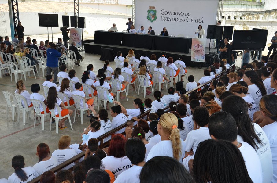 Numa iniciativa da Secretaria de Justiça do Estado, em parceria com Sebrae Ceará e Senac Ceará, 32 internas do Instituto Presídio Feminino receberam hoje o certificado de conclusão do Projeto Querer, de capacitação profissional e empreendedorismo (Foto: Fatima 247) Numa iniciativa da Secretaria de Justiça do Estado, em parceria com Sebrae Ceará e Senac Ceará, 32 internas do Instituto Presídio Feminino receberam hoje o certificado de conclusão do Projeto Querer, de capacitação profissional e empreendedorismo