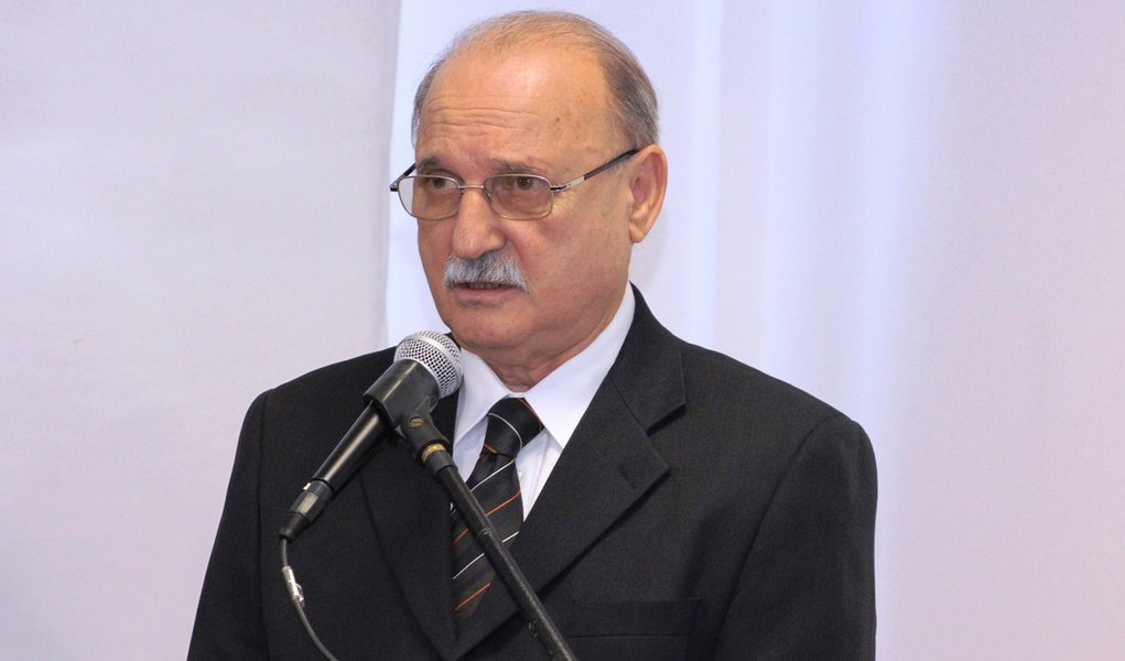 Com o objetivo de enxugar as despesas, o governo gaúcho anunciou que serão fechados fechados 800 cargos de confiança; os secretários de Segurança, Saúde e Educação foram os primeiros a falar sobre as mudanças; na pasta de Segurança, por exemplo, a redução de despesas virá de uma economia de R$ 22 milhões em diárias, de acordo com o secretário Wantuir Jacini (foto)
(Foto: Leonardo Lucena) Com o objetivo de enxugar as despesas, o governo gaúcho anunciou que serão fechados fechados 800 cargos de confiança; os secretários de Segurança, Saúde e Educação foram os primeiros a falar sobre as mudanças; na pasta de Segurança, por exemplo, a redução de despesas virá de uma economia de R$ 22 milhões em diárias, de acordo com o secretário Wantuir Jacini (foto)
