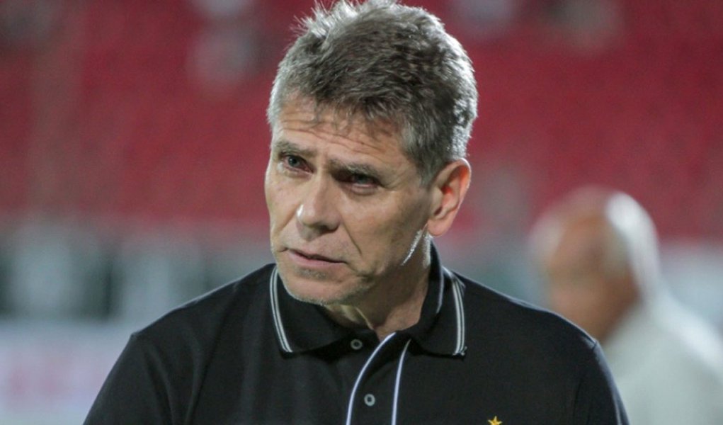 "Técnicos brasileiros nunca foram realmente convidados para trabalharem na Europa", disse Paulo Autuori, bicampeão da Copa Libertadores, com Cruzeiro e São Paulo; "Os últimos dois, Felipão e Vanderlei, eram considerados de primeira linha aqui no Brasil, mas não funcionaram" (Foto: Leonardo Attuch) "Técnicos brasileiros nunca foram realmente convidados para trabalharem na Europa", disse Paulo Autuori, bicampeão da Copa Libertadores, com Cruzeiro e São Paulo; "Os últimos dois, Felipão e Vanderlei, eram considerados de primeira linha aqui no Brasil, mas não funcionaram"
