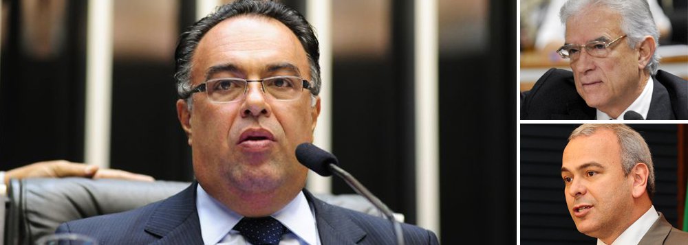 Deputado petista estava pronto para entregar o mandato, depois de renunciar à vice-presidência da Câmara; no entanto, deputados oposicionistas, como Rubens Bueno (PPS/PR) e Julio Delgado (PSB/MG) radicalizaram o discurso, ao afirmar que o processo de Vargas no Conselho de Ética irá continuar mesmo com sua renúncia; resultado: Vargas, que sairia, ficou; ponto para a oposição? (Foto: Valter Lima) www.brasil247.com - Deputado petista estava pronto para entregar o mandato, depois de renunciar à vice-presidência da Câmara; no entanto, deputados oposicionistas, como Rubens Bueno (PPS/PR) e Julio Delgado (PSB/MG) radicalizaram o discurso, ao afirmar que o processo de Vargas no Conselho de Ética irá continuar mesmo com sua renúncia; resultado: Vargas, que sairia, ficou; ponto para a oposição?