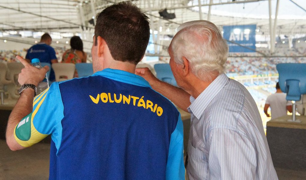 Ministério Público do Trabalho no Rio de Janeiro (MPT-RJ) entrou com ação civil pública pedindo que todos os selecionados para o programa de trabalho voluntário da Copa do Mundo sejam contratados com Carteira de Trabalho assinada; o MPT também pede que o Comitê Organizador Local pague R$ 20 milhões de indenização por dano moral coletivo (Foto: Valter Lima) Ministério Público do Trabalho no Rio de Janeiro (MPT-RJ) entrou com ação civil pública pedindo que todos os selecionados para o programa de trabalho voluntário da Copa do Mundo sejam contratados com Carteira de Trabalho assinada; o MPT também pede que o Comitê Organizador Local pague R$ 20 milhões de indenização por dano moral coletivo