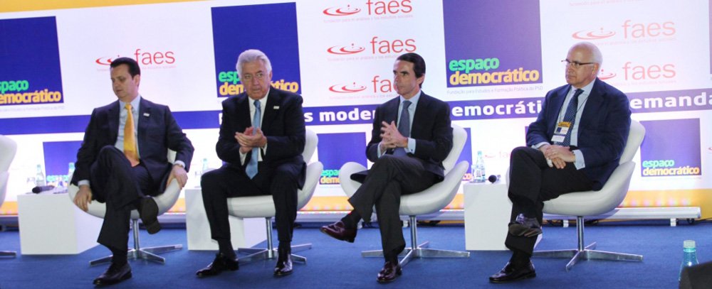 Seminário internacional organizado pelo partido terá ex-presidente do BC Henrique Meirelles falando, às 9h00, sobre perspectivas para América Latina; ex-primeiro ministro espanhol José Maria Aznar encerrará encontro; ex-presidente Luís Alberto Lacalle, do Uruguai, estará ao lado de executivos do México e de Portugal; ministro Guilerme Afif, das Micro e Pequenas Empresas, participa; buscando firmar-se no centro do espectro político, PSD dinamiza sua fundação para estudos políticos; corrida por fora já rende ganhos de espaço à agremiação do ex-prefeito Gilberto Kassab (Foto: Ana Pupulin) Seminário internacional organizado pelo partido terá ex-presidente do BC Henrique Meirelles falando, às 9h00, sobre perspectivas para América Latina; ex-primeiro ministro espanhol José Maria Aznar encerrará encontro; ex-presidente Luís Alberto Lacalle, do Uruguai, estará ao lado de executivos do México e de Portugal; ministro Guilerme Afif, das Micro e Pequenas Empresas, participa; buscando firmar-se no centro do espectro político, PSD dinamiza sua fundação para estudos políticos; corrida por fora já rende ganhos de espaço à agremiação do ex-prefeito Gilberto Kassab
