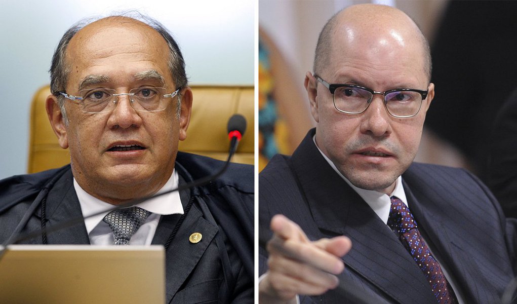 Ministro Gilmar Mendes pediu que o Conselho Nacional do Ministério Público informe o andamento e a previsão de julgamento do processo disciplinar a que o ex-senador goiano Demóstenes Torres responde; após receber as informações, Mendes vai decidir se atende ao pedido do ex-parlamentar para voltar a exercer o cargo de procurador de Justiça em Goiás; Demóstenes é alvo de processo disciplinar que apura possíveis irregularidades em sua conduta no exercício da função; ele é acusado de envolvimento com Carlinhos Cachoeira (Foto: Valter Lima) Ministro Gilmar Mendes pediu que o Conselho Nacional do Ministério Público informe o andamento e a previsão de julgamento do processo disciplinar a que o ex-senador goiano Demóstenes Torres responde; após receber as informações, Mendes vai decidir se atende ao pedido do ex-parlamentar para voltar a exercer o cargo de procurador de Justiça em Goiás; Demóstenes é alvo de processo disciplinar que apura possíveis irregularidades em sua conduta no exercício da função; ele é acusado de envolvimento com Carlinhos Cachoeira
