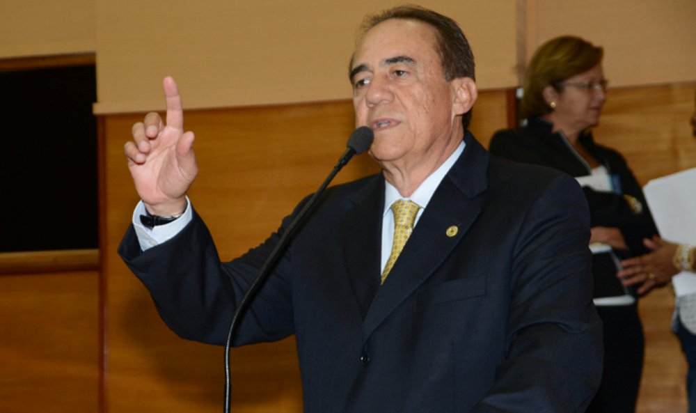 "Porque chegou ao momento que a pré-candidatura de Eduardo Amorim não pertence só a ele. Pertence ao agrupamento político, a grande parte do eleitorado sergipano que acredita no novo, em uma renovação, quer algo diferente", disse o deputado estadual Venâncio Fonseca (PP), líder da oposição na Assembleia Legislativa (Foto: Valter Lima) "Porque chegou ao momento que a pré-candidatura de Eduardo Amorim não pertence só a ele. Pertence ao agrupamento político, a grande parte do eleitorado sergipano que acredita no novo, em uma renovação, quer algo diferente", disse o deputado estadual Venâncio Fonseca (PP), líder da oposição na Assembleia Legislativa