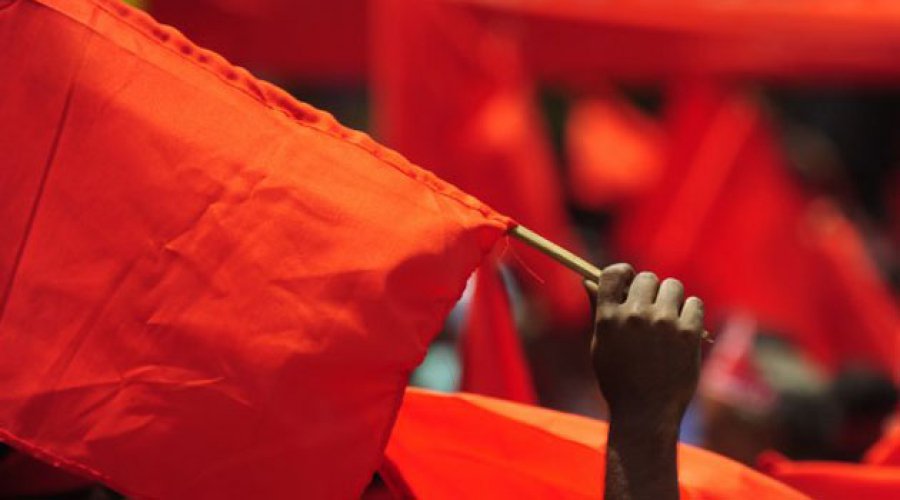 O expressivo aumento da renda da população brasileira nos últimos anos (fruto de um governo dito de esquerda) tem o ônus sociológico de tornar a população mais conservadora, já que agora, mesmo que lentamente, ela cada vez mais se torna proprietária (Foto: Francisco Miguel) O expressivo aumento da renda da população brasileira nos últimos anos (fruto de um governo dito de esquerda) tem o ônus sociológico de tornar a população mais conservadora, já que agora, mesmo que lentamente, ela cada vez mais se torna proprietária