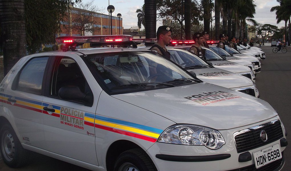 Cerca de 60 mil policiais militares, civis e bombeiros militares vão atuar no período dos jogos da Copa do Mundo na capital mineira.Mais de 280 câmeras de vigilância farão imagens em tempo real que serão enviadas para o Centro Integrado de Comando e Controle de Minas Gerais, criado no ano passado; desse total, 97 foram instaladas no entorno do Estádio Governador Magalhães Pinto, o Mineirão (Foto: Leonardo Lucena) Cerca de 60 mil policiais militares, civis e bombeiros militares vão atuar no período dos jogos da Copa do Mundo na capital mineira.Mais de 280 câmeras de vigilância farão imagens em tempo real que serão enviadas para o Centro Integrado de Comando e Controle de Minas Gerais, criado no ano passado; desse total, 97 foram instaladas no entorno do Estádio Governador Magalhães Pinto, o Mineirão