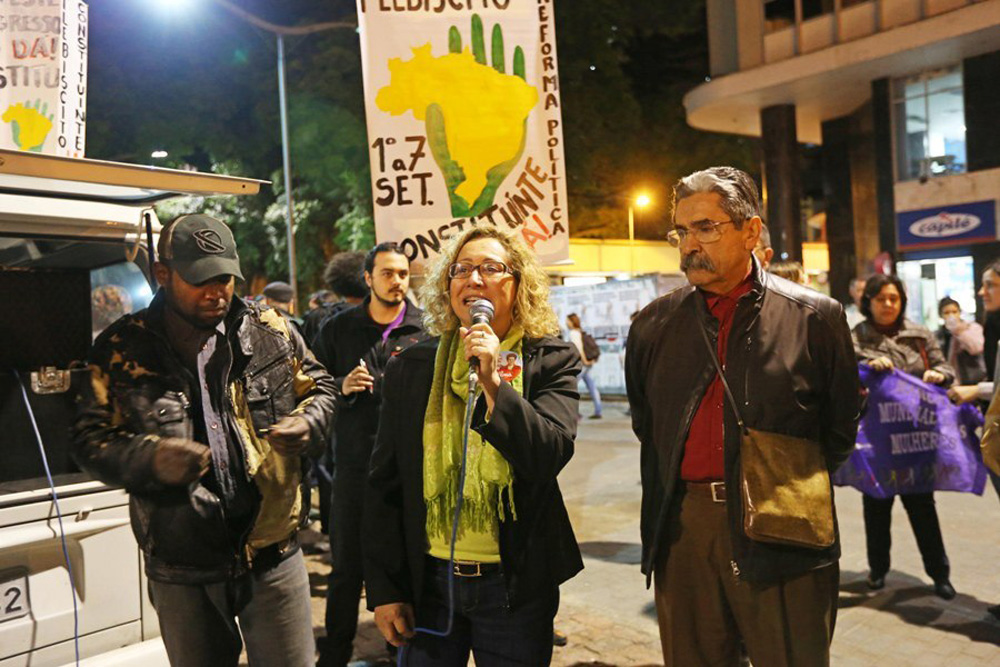 12/08/2014, PORTO ALEGRE, RS, BRASIL: OlÃvio participa de ato pelo Plebiscito Popular Constituinte/Reforma PolÃtica
Foto: Emilio Pedroso/UPPRS (Foto: Roberta Namour) 12/08/2014, PORTO ALEGRE, RS, BRASIL: OlÃvio participa de ato pelo Plebiscito Popular Constituinte/Reforma PolÃtica
Foto: Emilio Pedroso/UPPRS