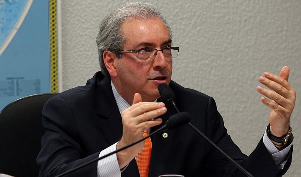 Favorito na disputa pela presidência da Câmara, o deputado Eduardo Cunha (PMDB-RJ) diz que irá apoiar a instauração de uma nova Comissão Parlmamentar no próximo ano; “Ninguém controla CPI se tiver fatos que sejam relevantes, que extrapolem os limites”, diz ele; deputado não demonstra receio com as suspeitas de que teria ligações com Fernando Baiano, lobista do PMDB, que está foragido e representa mais um fator de tensão no campo político (Foto: Leonardo Attuch) Favorito na disputa pela presidência da Câmara, o deputado Eduardo Cunha (PMDB-RJ) diz que irá apoiar a instauração de uma nova Comissão Parlmamentar no próximo ano; “Ninguém controla CPI se tiver fatos que sejam relevantes, que extrapolem os limites”, diz ele; deputado não demonstra receio com as suspeitas de que teria ligações com Fernando Baiano, lobista do PMDB, que está foragido e representa mais um fator de tensão no campo político