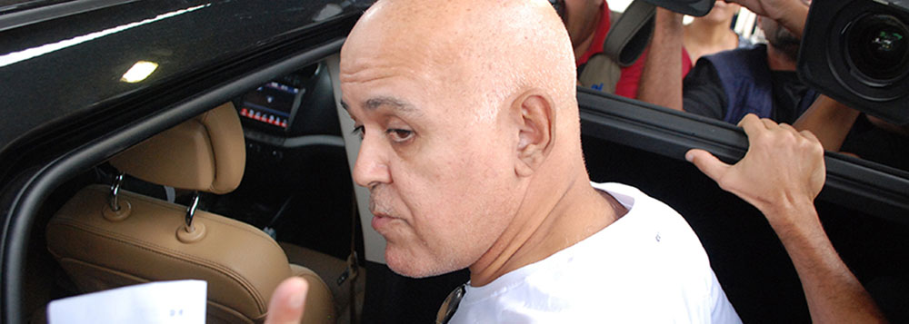 Assunto: Saída Mauricio Sampaio
Editoria: Cidades
Fotógrafo: Renan Accioly
Local: CPP
Data:28/02/13
Na foto Mauricio Sampaio deixa a CPP (Foto: Realle Palazzo-Martini) Assunto: Saída Mauricio Sampaio
Editoria: Cidades
Fotógrafo: Renan Accioly
Local: CPP
Data:28/02/13
Na foto Mauricio Sampaio deixa a CPP