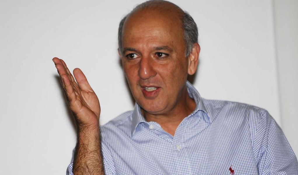 Ex-governador José Roberto Arruda (PR) será candidato a governador do Distrito Federal tendo como vice em sua chapa a deputada distrital Liliana Roriz (PRTB), filha do ex-governador Joaquim Roriz; senador Gim Argello (PTB) disputará reeleição; acordo foi fechado na noite de quarta (12) (Foto: Valter Lima) Ex-governador José Roberto Arruda (PR) será candidato a governador do Distrito Federal tendo como vice em sua chapa a deputada distrital Liliana Roriz (PRTB), filha do ex-governador Joaquim Roriz; senador Gim Argello (PTB) disputará reeleição; acordo foi fechado na noite de quarta (12)