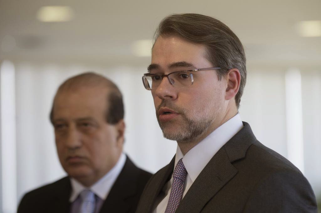 De acordo com lista do Tribunal de Contas da União, Maranhão lidera o ranking de ocorrências de contas julgadas irregulares; o Estado apresenta 513 gestores públicos com contas irregulares e 1.108 ocorrências; O Tribunal de Contas do Maranhão tem até 5 de julho para enviar a relação ao Tribunal Regional Eleitoral (TRE-MA), que poderá analisar quais políticos maranhenses se enquadrarão na Lei da Ficha Limpa (Foto: Itevaldo Junior) www.brasil247.com - De acordo com lista do Tribunal de Contas da União, Maranhão lidera o ranking de ocorrências de contas julgadas irregulares; o Estado apresenta 513 gestores públicos com contas irregulares e 1.108 ocorrências; O Tribunal de Contas do Maranhão tem até 5 de julho para enviar a relação ao Tribunal Regional Eleitoral (TRE-MA), que poderá analisar quais políticos maranhenses se enquadrarão na Lei da Ficha Limpa