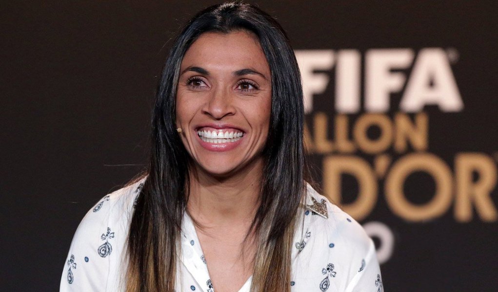 Dona da mítica camisa 10 da Seleção, a atual jogadora do Tyresö, que também é embaixadora da Copa do Mundo, disse em entrevista ao site da Fifa que "se a equipe jogar como na Copa das Confederações e contar com o apoio da torcida, dificilmente perderá" (Foto: Gisele Federicce) Dona da mítica camisa 10 da Seleção, a atual jogadora do Tyresö, que também é embaixadora da Copa do Mundo, disse em entrevista ao site da Fifa que "se a equipe jogar como na Copa das Confederações e contar com o apoio da torcida, dificilmente perderá"