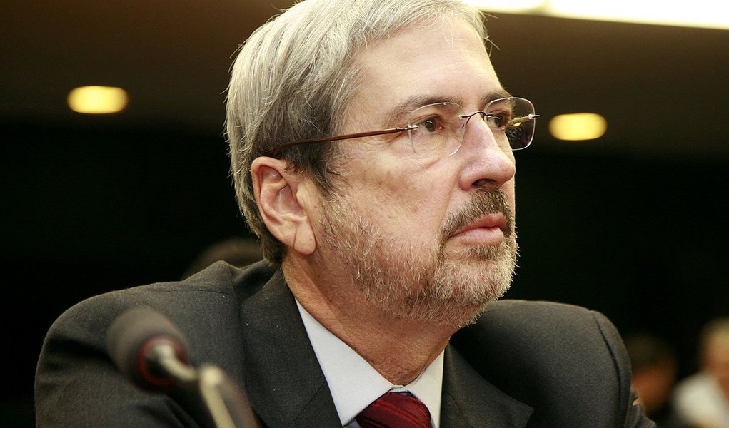 Aos 65 anos, deputado assume a liderança do partido a partir de fevereiro, quando a Casa retoma os trabalhos, substituindo Carlos Sampaio (SP); em 1994, foi eleito governador da Bahia; no ano seguinte, foi designado pelo presidente Fernando Henrique Cardoso presidente da Eletrobrás; foi ainda prefeito de Salvador (1996-2004); está em seu primeiro mandato como deputado federal (Foto: Roberta Namour) Aos 65 anos, deputado assume a liderança do partido a partir de fevereiro, quando a Casa retoma os trabalhos, substituindo Carlos Sampaio (SP); em 1994, foi eleito governador da Bahia; no ano seguinte, foi designado pelo presidente Fernando Henrique Cardoso presidente da Eletrobrás; foi ainda prefeito de Salvador (1996-2004); está em seu primeiro mandato como deputado federal