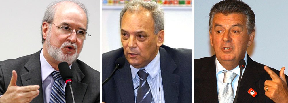 Claudio Mourão (centro), que foi o arrecadador da campanha de Eduardo Azeredo em 1998, completa hoje 70 anos; assim, ele fica livre de qualquer punição, porque o caso, em 16 anos, ainda não foi julgado; destino é semelhante ao de Walfrido dos Mares Guia (dir.), que foi vice-governador de Azeredo e deve ser o mesmo do ex-governador mineiro; como seu processo foi enviado à primeira instância, também não deverá ser julgado a tempo de puni-lo (Foto: Leonardo Attuch) Claudio Mourão (centro), que foi o arrecadador da campanha de Eduardo Azeredo em 1998, completa hoje 70 anos; assim, ele fica livre de qualquer punição, porque o caso, em 16 anos, ainda não foi julgado; destino é semelhante ao de Walfrido dos Mares Guia (dir.), que foi vice-governador de Azeredo e deve ser o mesmo do ex-governador mineiro; como seu processo foi enviado à primeira instância, também não deverá ser julgado a tempo de puni-lo