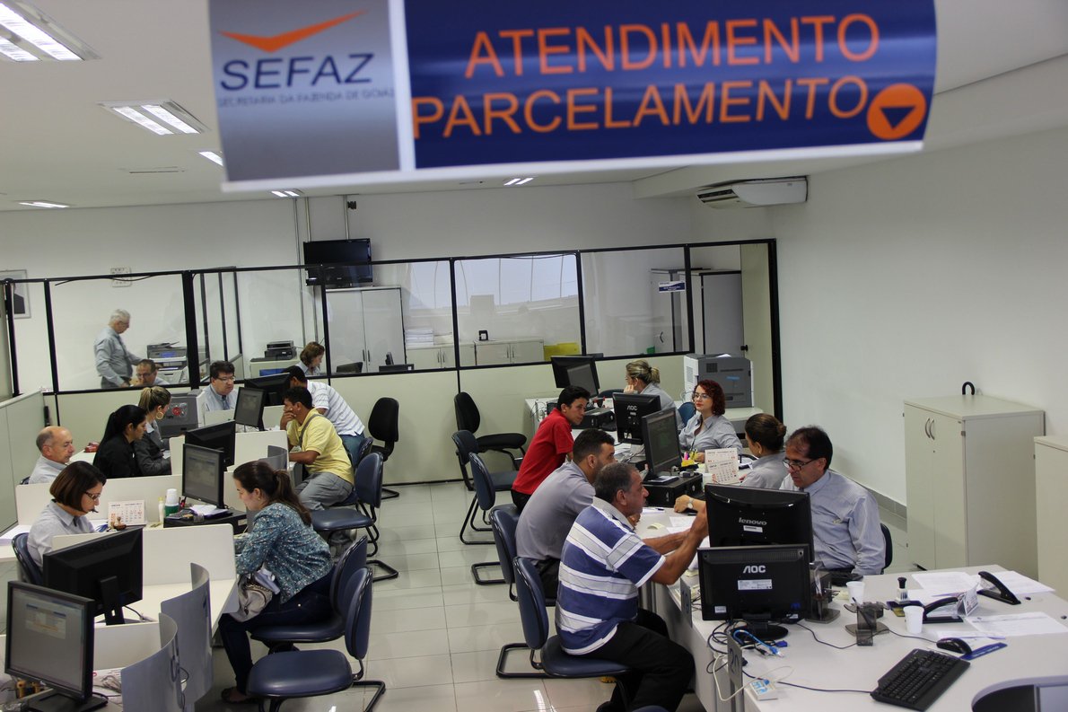 De acordo como secretário da Fazenda, José Taveira, o programa Recuperar renegociou R$ 623 milhões em dívidas, dos quais R$ 358 milhões foram pagos à vista até o dia 20 de dezembro de 2013; o Recuperar ofereceu descontos em juros e multas para pagamento de dívidas de ICMS, IPVA e ITCD; Mais de 82 mil contribuintes aderiram ao programa; a maioria, 58 mil, pagou IPVA atrasado (Foto: José Barbacena) De acordo como secretário da Fazenda, José Taveira, o programa Recuperar renegociou R$ 623 milhões em dívidas, dos quais R$ 358 milhões foram pagos à vista até o dia 20 de dezembro de 2013; o Recuperar ofereceu descontos em juros e multas para pagamento de dívidas de ICMS, IPVA e ITCD; Mais de 82 mil contribuintes aderiram ao programa; a maioria, 58 mil, pagou IPVA atrasado
