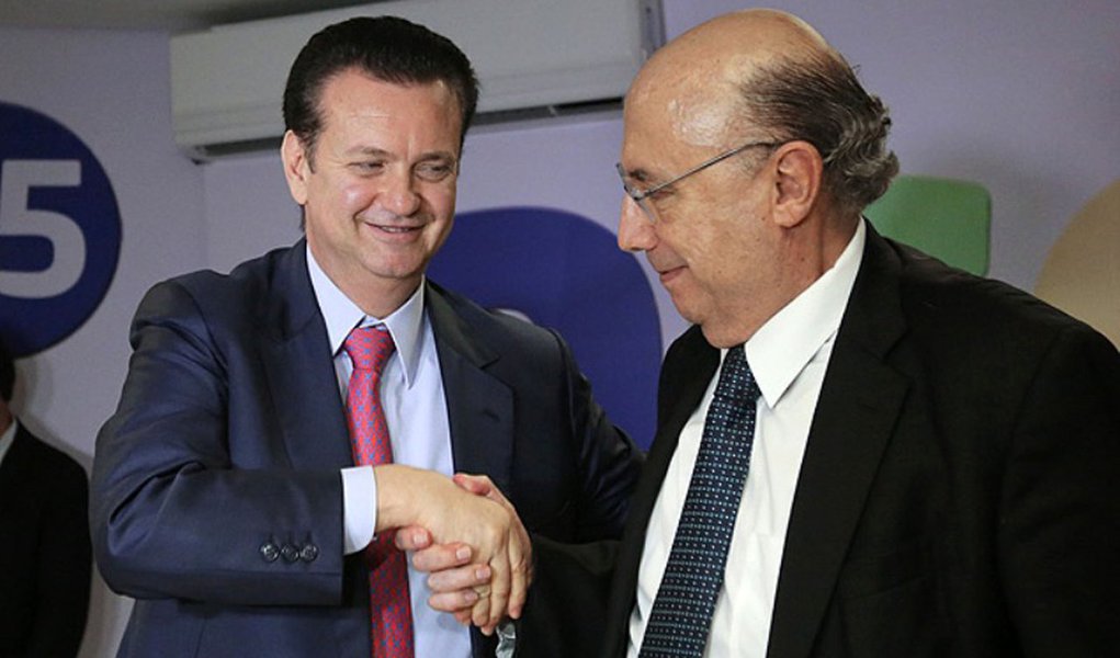 Presidente do PSD diz que novas especulações sobre possibilidade de Henrique Meirelles estar presente na chapa nacional do PSDB, como candidato a vice de Aécio Neves, não fazem sentido; "Nosso apoio nacional à presidente Dilma está declarado", afirma Gilberto Kassab; "Não há nenhuma intenção de mexer nisso. É impossível mesmo"; em São Paulo, ele segue ouvindo as bases de seu partido para escolher entre uma candidatura própria ou participação na chapa do governador tucano Geraldo Alckmin (Foto: Felipe L. Goncalves) Presidente do PSD diz que novas especulações sobre possibilidade de Henrique Meirelles estar presente na chapa nacional do PSDB, como candidato a vice de Aécio Neves, não fazem sentido; "Nosso apoio nacional à presidente Dilma está declarado", afirma Gilberto Kassab; "Não há nenhuma intenção de mexer nisso. É impossível mesmo"; em São Paulo, ele segue ouvindo as bases de seu partido para escolher entre uma candidatura própria ou participação na chapa do governador tucano Geraldo Alckmin