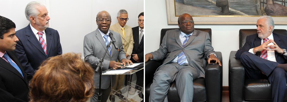 O presidente do Supremo Tribunal Federal, Joaquim Barbosa, foi tratado em Salvador nesta sexta-feira (11) do jeito que ele gosta: como estrela; jornalistas, magistrados e servidores do Tribunal de Justiça da Bahia disputavam cada foto tirada para estar ao lado do ministro; e ele não se fez de rogado; indagado sobre possibilidade de ser candidato à presidência da República em eleições futuras, o chefe da corte suprema deixou no ar: "Deus dirá"; Barbosa não quis comentar a AP 470: "Vamos mudar a fita" (Foto: Romulo Faro) O presidente do Supremo Tribunal Federal, Joaquim Barbosa, foi tratado em Salvador nesta sexta-feira (11) do jeito que ele gosta: como estrela; jornalistas, magistrados e servidores do Tribunal de Justiça da Bahia disputavam cada foto tirada para estar ao lado do ministro; e ele não se fez de rogado; indagado sobre possibilidade de ser candidato à presidência da República em eleições futuras, o chefe da corte suprema deixou no ar: "Deus dirá"; Barbosa não quis comentar a AP 470: "Vamos mudar a fita"