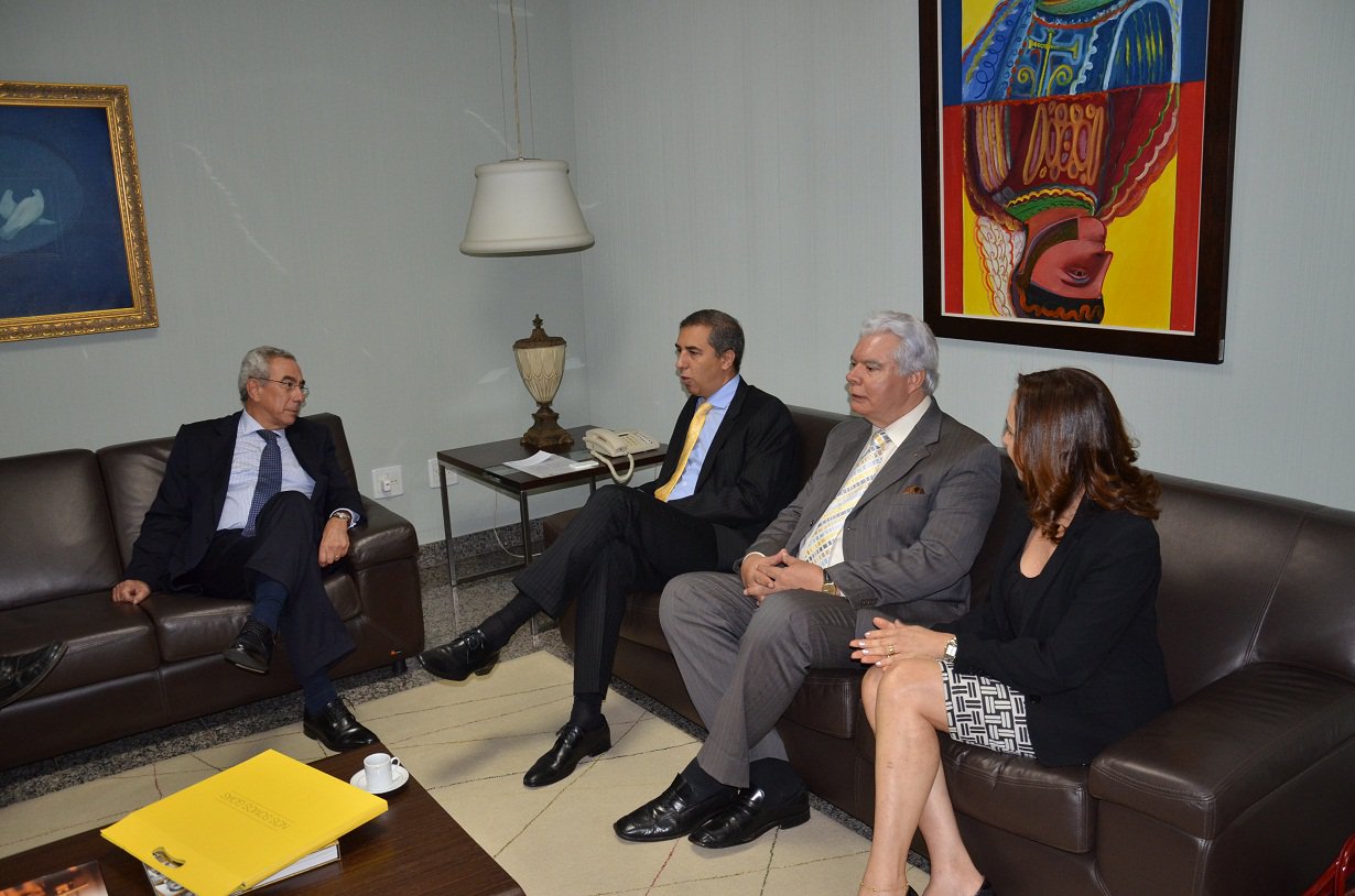 Embaixador português no Brasil, Francisco Ribeiro Telles, fez uma visita oficial ao Estado esta semana e encontrou com o vice-governador José Eliton; "Temos interesse em ver as empresas portuguesas investindo aqui, assim como as empresas goianas investindo em Portugal. São oportunidades de negócios para um futuro bem próximo”, disse Telles (Foto: José Barbacena) Embaixador português no Brasil, Francisco Ribeiro Telles, fez uma visita oficial ao Estado esta semana e encontrou com o vice-governador José Eliton; "Temos interesse em ver as empresas portuguesas investindo aqui, assim como as empresas goianas investindo em Portugal. São oportunidades de negócios para um futuro bem próximo”, disse Telles