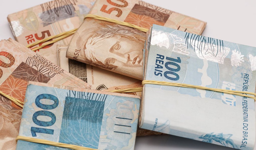 Os investidores do Tesouro Direto poderão revender os títulos do Tesouro Nacional todos os dias; antes, as operações só eram permitidas às quartas-feiras; alteração é válida a partir do dia 30 de março foi anunciada pelo Tesouro Direto, que hoje completa 29 anos de criação; outra mudança, válida a partir de hoje, se refere à reformulação do site do Tesouro Direto. Com esse aperfeiçoamento, o conteúdo do site passa a ser mais didático e intuitivo (Foto: Romulo Faro) Os investidores do Tesouro Direto poderão revender os títulos do Tesouro Nacional todos os dias; antes, as operações só eram permitidas às quartas-feiras; alteração é válida a partir do dia 30 de março foi anunciada pelo Tesouro Direto, que hoje completa 29 anos de criação; outra mudança, válida a partir de hoje, se refere à reformulação do site do Tesouro Direto. Com esse aperfeiçoamento, o conteúdo do site passa a ser mais didático e intuitivo