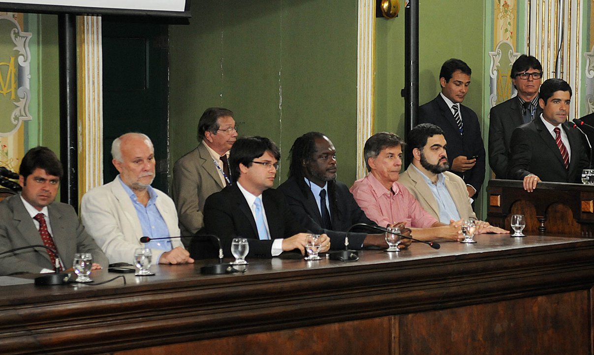 "Objetivo é trazer movimentação econômica para a cidade, trazer a ascensão social de muitos que hoje vivem em situação de pobreza, mas que tendo oportunidade através de projetos bem estruturados no setor cultural podem ter um caminho para empregabilidade"; entre as leis estão a que institui o Sistema Municipal de Cultura (SMC) e a que prevê arrecadação de imóveis urbanos abandonados por falta de pagamento dos tributos ou não cumprimento da função social (Foto: Romulo Faro) "Objetivo é trazer movimentação econômica para a cidade, trazer a ascensão social de muitos que hoje vivem em situação de pobreza, mas que tendo oportunidade através de projetos bem estruturados no setor cultural podem ter um caminho para empregabilidade"; entre as leis estão a que institui o Sistema Municipal de Cultura (SMC) e a que prevê arrecadação de imóveis urbanos abandonados por falta de pagamento dos tributos ou não cumprimento da função social