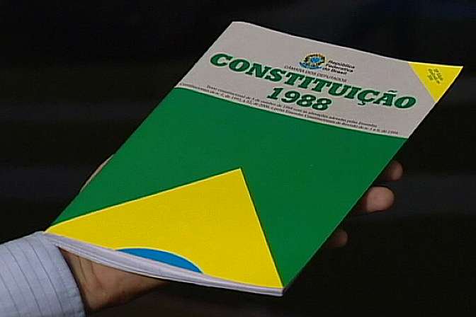 O objetivo escandaloso da PEC 215 é retirar do Poder Executivo uma atribuição que é sua por natureza, dando aos parlamentares, que são legisladores, o poder de interferir nas demarcações de áreas indígenas (Foto: Dalmo Dallari) O objetivo escandaloso da PEC 215 é retirar do Poder Executivo uma atribuição que é sua por natureza, dando aos parlamentares, que são legisladores, o poder de interferir nas demarcações de áreas indígenas