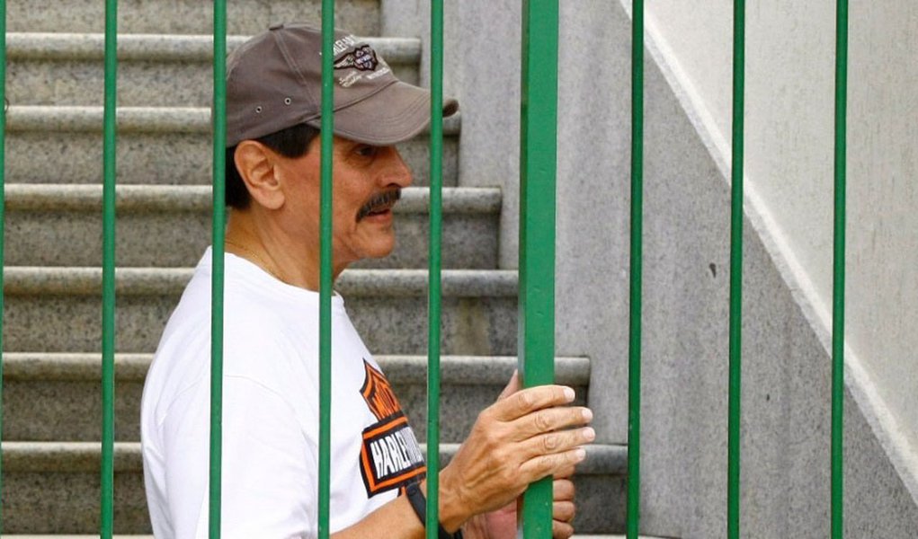 Após criticar supostas regalias aos petistas na Papuda, ex-deputado, preso 100 dias depois que outros condenados, em uma penitenciária no mesmo estado onde mora, com direito a cela individual e ainda a "dieta alternativa" na cadeia, pede ao STF direito a prisão domiciliar; defesa afirma que "o estado de saúde do agravante é, sim, gravíssimo, ainda que esteja, em tese, 'controlado' sob o ponto de vista oncológico" (Foto: Roberta Namour) Após criticar supostas regalias aos petistas na Papuda, ex-deputado, preso 100 dias depois que outros condenados, em uma penitenciária no mesmo estado onde mora, com direito a cela individual e ainda a "dieta alternativa" na cadeia, pede ao STF direito a prisão domiciliar; defesa afirma que "o estado de saúde do agravante é, sim, gravíssimo, ainda que esteja, em tese, 'controlado' sob o ponto de vista oncológico"