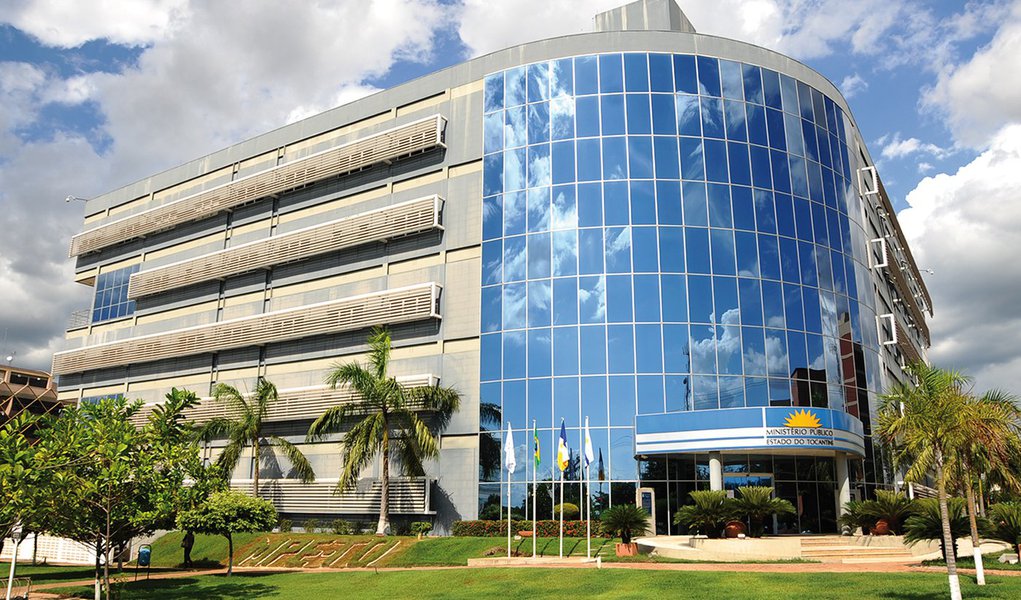 Um grupo de empresas fornecedoras de medicamentos e produtos hospitalares de Goiás foi proibido de participar de licitações e contratar com entes públicos no Tocantins; propiretários da Stock Comercial Hospitalar Ltda, Star Odontomédica Ltda, Dental Rezende Ltda, Dose Produtos e Medicamentos Hospitalares Eireli-Epp, Utildrogas Distribuidora de Produtos Farmacêuticos Ltda, Hospfar Indústria e Comércio de Produtos Hospitalares e Pharma Distribuidora foram denunciados pelo Ministério Público Estadual (MPE) por associação criminosa e fraude à licitação (Foto: Aquiles Lins) Um grupo de empresas fornecedoras de medicamentos e produtos hospitalares de Goiás foi proibido de participar de licitações e contratar com entes públicos no Tocantins; propiretários da Stock Comercial Hospitalar Ltda, Star Odontomédica Ltda, Dental Rezende Ltda, Dose Produtos e Medicamentos Hospitalares Eireli-Epp, Utildrogas Distribuidora de Produtos Farmacêuticos Ltda, Hospfar Indústria e Comércio de Produtos Hospitalares e Pharma Distribuidora foram denunciados pelo Ministério Público Estadual (MPE) por associação criminosa e fraude à licitação