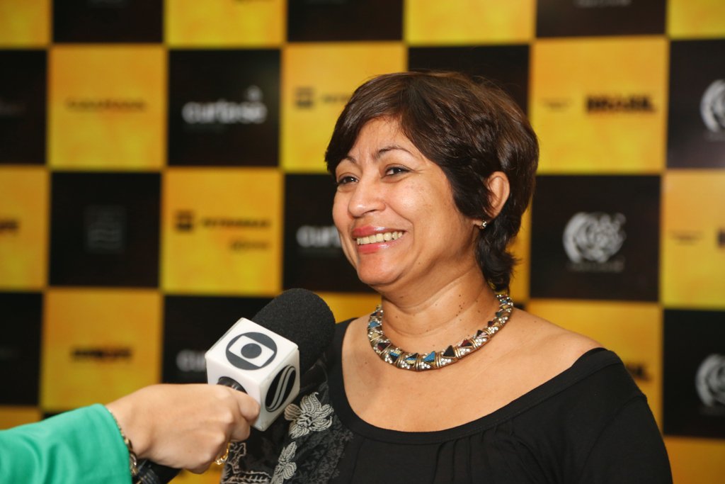 Entre os dias 8 e 13 de setembro, o Festival Iberoamericano de Cinema de Sergipe (Curta-SE) discute o conceito de felicidade como o assunto central da 14ª edição; De acordo com a diretora Executiva do Festival, Rosângela Rocha, trabalhar esse conceito remete a uma visão holística de diversos aspectos da sociedade; "A Felicidade Interna Bruta, quando compreendida na prática, revela uma grande capacidade de promoção do bem-estar social, ambiental e cultural", afirma; confira entrevista (Foto: Valter Lima) Entre os dias 8 e 13 de setembro, o Festival Iberoamericano de Cinema de Sergipe (Curta-SE) discute o conceito de felicidade como o assunto central da 14ª edição; De acordo com a diretora Executiva do Festival, Rosângela Rocha, trabalhar esse conceito remete a uma visão holística de diversos aspectos da sociedade; "A Felicidade Interna Bruta, quando compreendida na prática, revela uma grande capacidade de promoção do bem-estar social, ambiental e cultural", afirma; confira entrevista