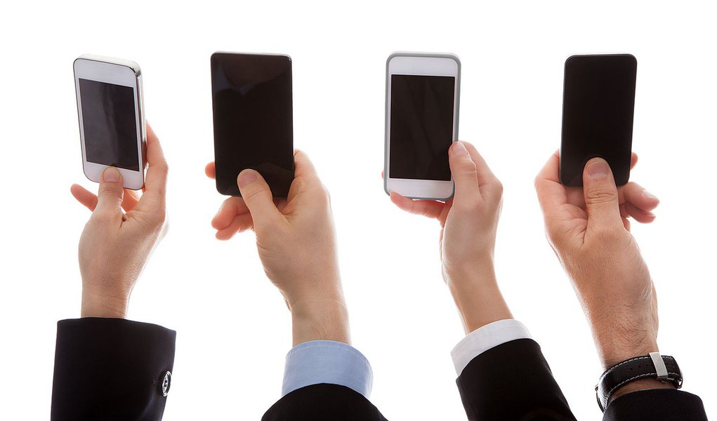 A partir do próximo domingo (25), telefones celulares com os DDDs 12, 13, 14, 15, 16, 17, 18 e 19, terão o número 9 acrescentado à esquerda. A inclusão do nono dígito já foi adotada em julho do ano passado na região com código de área 11, que abrange 64 municípios de São Paulo, inclusive a capital (Foto: Roberta Namour) A partir do próximo domingo (25), telefones celulares com os DDDs 12, 13, 14, 15, 16, 17, 18 e 19, terão o número 9 acrescentado à esquerda. A inclusão do nono dígito já foi adotada em julho do ano passado na região com código de área 11, que abrange 64 municípios de São Paulo, inclusive a capital