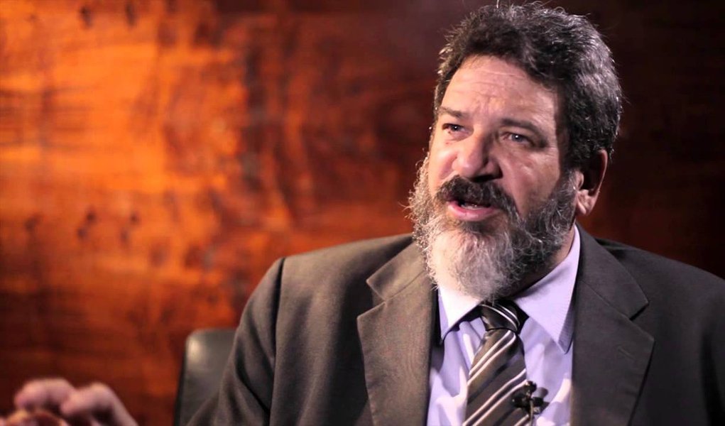 ‘Habitué’ da imprensa em geral, filósofo e escritor Mário Sérgio Cortella trabalhou 17 anos ao lado do patrono da educação brasileira, Paulo Freire; com Freire, ele diz ter aprendido a ter humildade intelectual, “que é a capacidade de saber que não sabe tudo que pode ser sabido e saber que não é o único que sabe aquilo que pode ser sabido” (Foto: Roberta Namour) ‘Habitué’ da imprensa em geral, filósofo e escritor Mário Sérgio Cortella trabalhou 17 anos ao lado do patrono da educação brasileira, Paulo Freire; com Freire, ele diz ter aprendido a ter humildade intelectual, “que é a capacidade de saber que não sabe tudo que pode ser sabido e saber que não é o único que sabe aquilo que pode ser sabido”