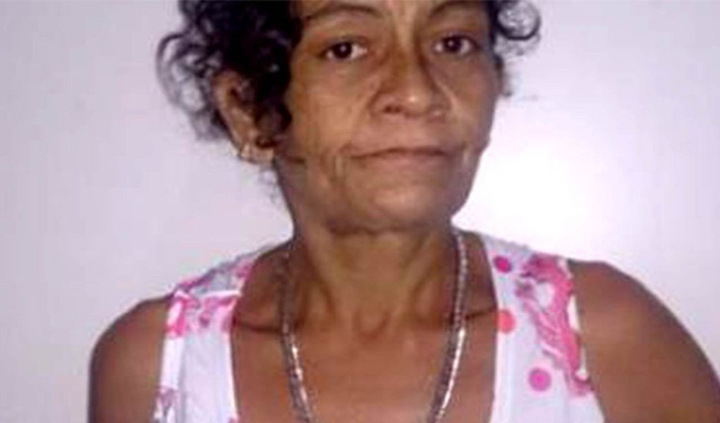 Maria do Carmo se junta à sua filha Daniela de Sousa, seu genro Dihogo, vulgo “Magrão” e seu sobrinho Jhonny, que haviam sido presos anteriormente pela policia, também suspeitos pela prática do crime de tráfico de drogas. Todos eles se encontram nas unidades prisionais a disposição da justiça (Foto: Aquiles Lins) Maria do Carmo se junta à sua filha Daniela de Sousa, seu genro Dihogo, vulgo “Magrão” e seu sobrinho Jhonny, que haviam sido presos anteriormente pela policia, também suspeitos pela prática do crime de tráfico de drogas. Todos eles se encontram nas unidades prisionais a disposição da justiça