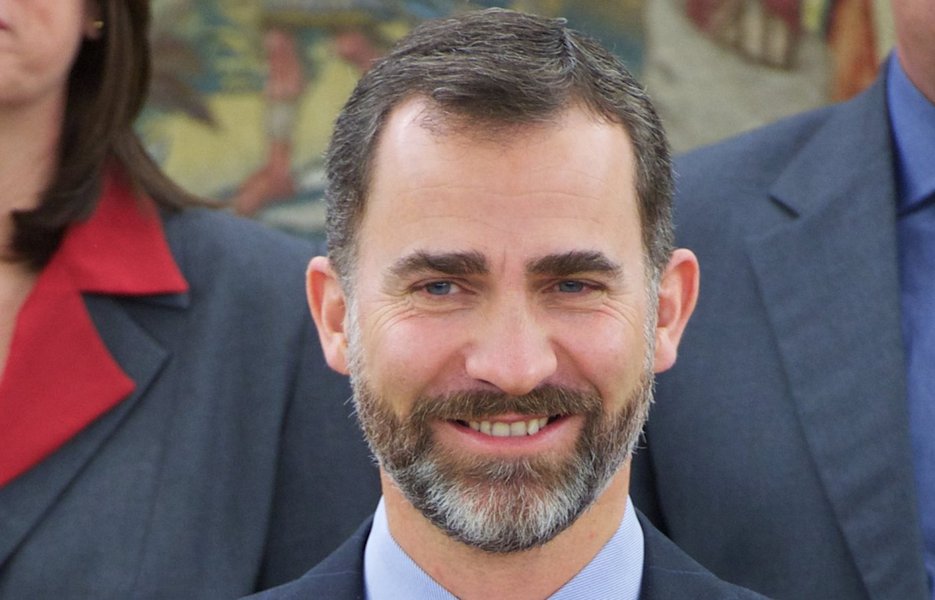 Felipe de Borbón, o príncipe de Astúrias e futuro rei de Espanha, comprometeu-se a dedicar "todas as forças" para trabalhar com "esperança e apaixonadamente para servir os espanhóis" e a sua "querida Espanha"; foi seu primeiro discurso desde o anúncio da abdicação do seu pai, o rei Juan Carlos (Foto: Gisele Federicce) Felipe de Borbón, o príncipe de Astúrias e futuro rei de Espanha, comprometeu-se a dedicar "todas as forças" para trabalhar com "esperança e apaixonadamente para servir os espanhóis" e a sua "querida Espanha"; foi seu primeiro discurso desde o anúncio da abdicação do seu pai, o rei Juan Carlos