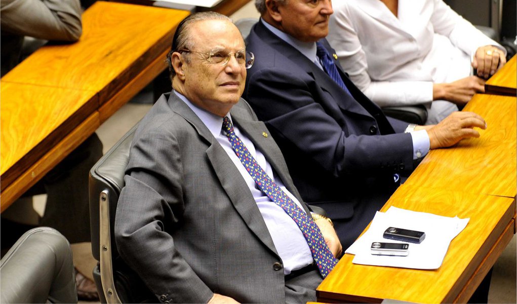 Decisão desta segunda-feira por 4 votos a 3, no Tribunal Regional Eleitoral de São Paulo, tem como base a Lei da Ficha Limpa; entendimento é que a condenação de Paulo Maluf no caso do superfaturamento na obra do túnel Ayrton Senna, quando era prefeito, o impede de se eleger por improbidade administrativa (Foto: Gisele Federicce) Decisão desta segunda-feira por 4 votos a 3, no Tribunal Regional Eleitoral de São Paulo, tem como base a Lei da Ficha Limpa; entendimento é que a condenação de Paulo Maluf no caso do superfaturamento na obra do túnel Ayrton Senna, quando era prefeito, o impede de se eleger por improbidade administrativa