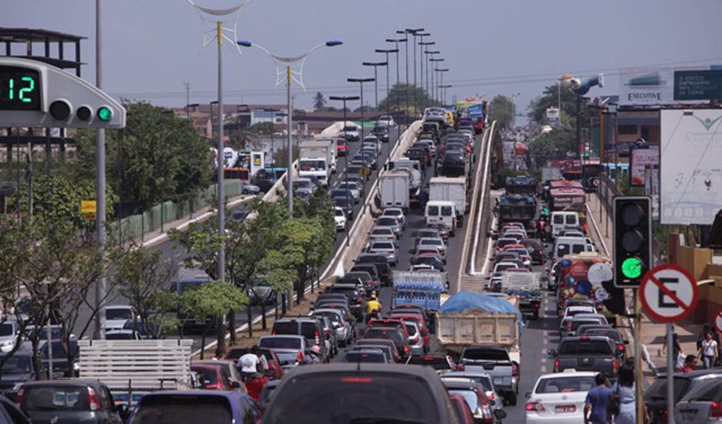 Sefaz prorrogou o prazo de envio do primeiro lote de certidões com dados dos devedores do IPVA – exercícios de 2008 a 2012 – para a Serasa, que executará a inscrição e restrição dos nomes dos proprietários de veículos em débito; são dois mil devedores do imposto, cujo valor não arrecadado chega a R$ 1,5 mi (Foto: Itevaldo Junior) Sefaz prorrogou o prazo de envio do primeiro lote de certidões com dados dos devedores do IPVA – exercícios de 2008 a 2012 – para a Serasa, que executará a inscrição e restrição dos nomes dos proprietários de veículos em débito; são dois mil devedores do imposto, cujo valor não arrecadado chega a R$ 1,5 mi