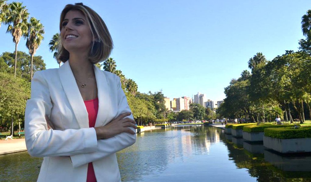 Deputada federal Manuela d'Ávila (PCdoB/RS) defende regulamentação do financiamento “na tentativa de evitar gastos indiscriminados nas campanhas, o caixa dois e, como consequência, a corrupção”: “As empresas que contribuem nem sempre têm as mesmas prioridades que o conjunto da população. O poder econômico não pode ser o fator que decida uma eleição” (Foto: Roberta Namour) Deputada federal Manuela d'Ávila (PCdoB/RS) defende regulamentação do financiamento “na tentativa de evitar gastos indiscriminados nas campanhas, o caixa dois e, como consequência, a corrupção”: “As empresas que contribuem nem sempre têm as mesmas prioridades que o conjunto da população. O poder econômico não pode ser o fator que decida uma eleição”