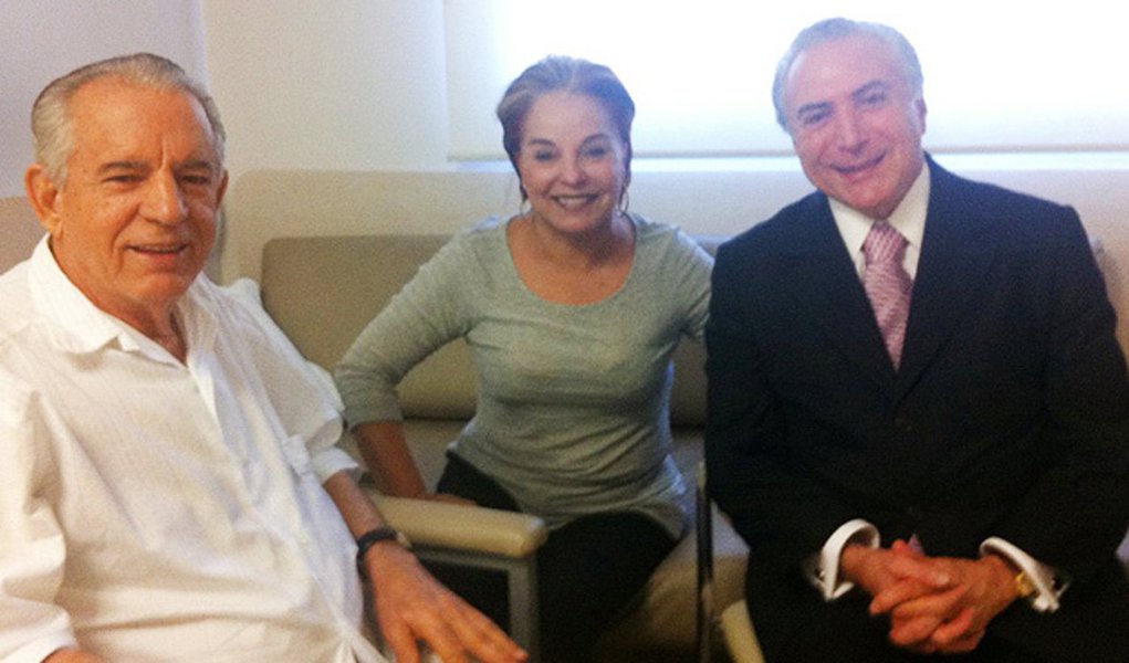 Deputada Iris Araújo (PMDB) anuncia no Twitter que ela e o marido vão almoçar com Michel Temer, em Brasília, nesta terça-feira (11); deputada mostrou apetite, mas não revelou o cardápio do encontro; "Não cabe aos convidados a indagação porque foram convidados e que tipo de assunto será tratado"; Júnior Friboi disse que não se encontrou com Temer ontem; atuação do chefão do PMDB surge no momento em que crise com PT se agrava e candidatura de Iris pode ser a única alternativa para selar a paz em Goiás e acalmar o PT na vice; a grande certeza do almoço é que Júnior Friboi será o destaque do menu (Foto: José Barbacena) Deputada Iris Araújo (PMDB) anuncia no Twitter que ela e o marido vão almoçar com Michel Temer, em Brasília, nesta terça-feira (11); deputada mostrou apetite, mas não revelou o cardápio do encontro; "Não cabe aos convidados a indagação porque foram convidados e que tipo de assunto será tratado"; Júnior Friboi disse que não se encontrou com Temer ontem; atuação do chefão do PMDB surge no momento em que crise com PT se agrava e candidatura de Iris pode ser a única alternativa para selar a paz em Goiás e acalmar o PT na vice; a grande certeza do almoço é que Júnior Friboi será o destaque do menu